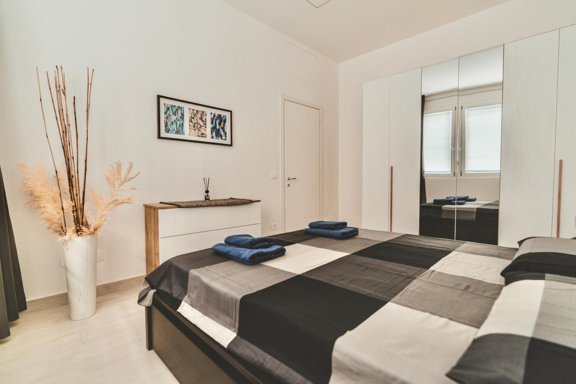 Exclusive Luxury Home With Private Parking 라벤나 외부 사진