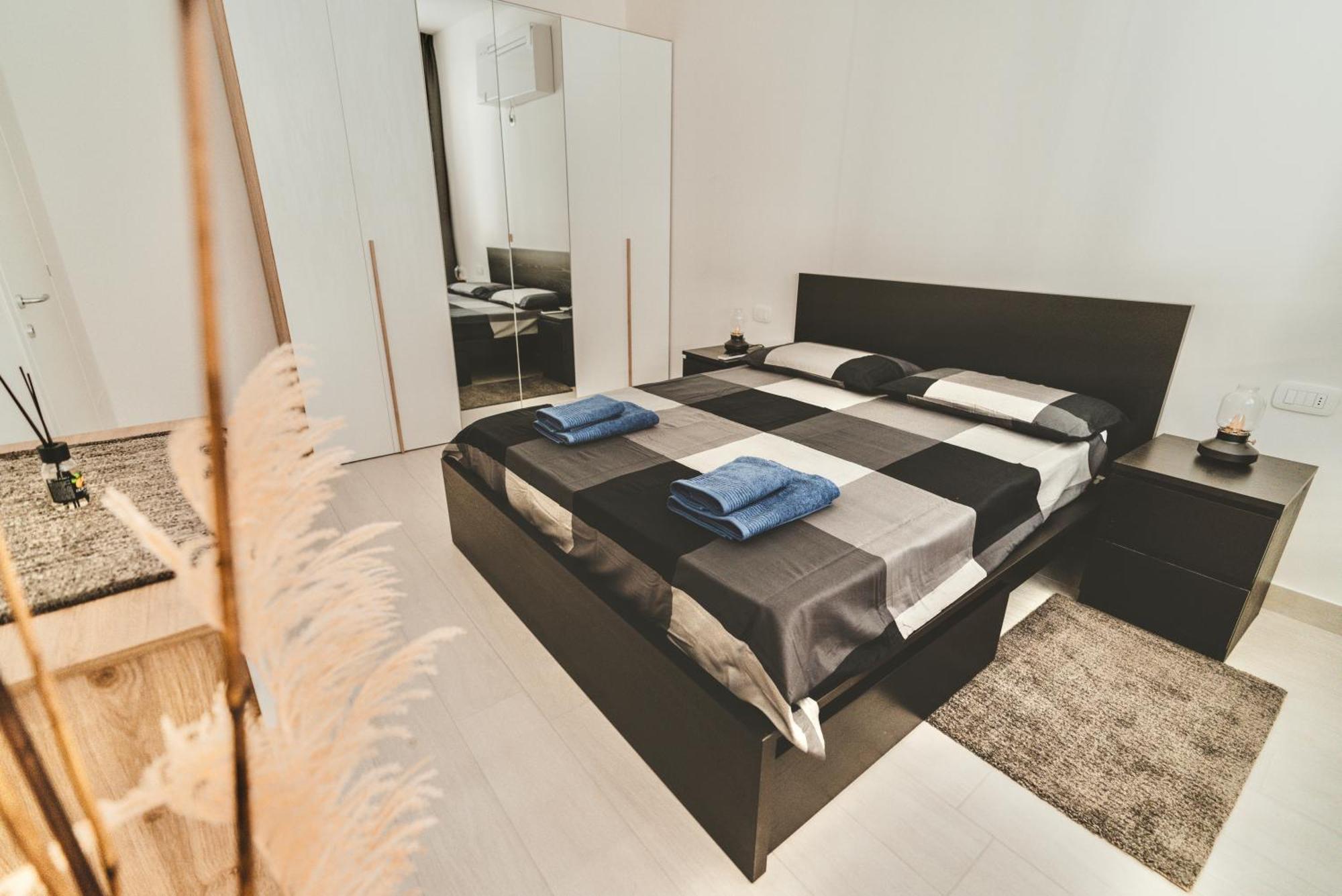 Exclusive Luxury Home With Private Parking 라벤나 외부 사진