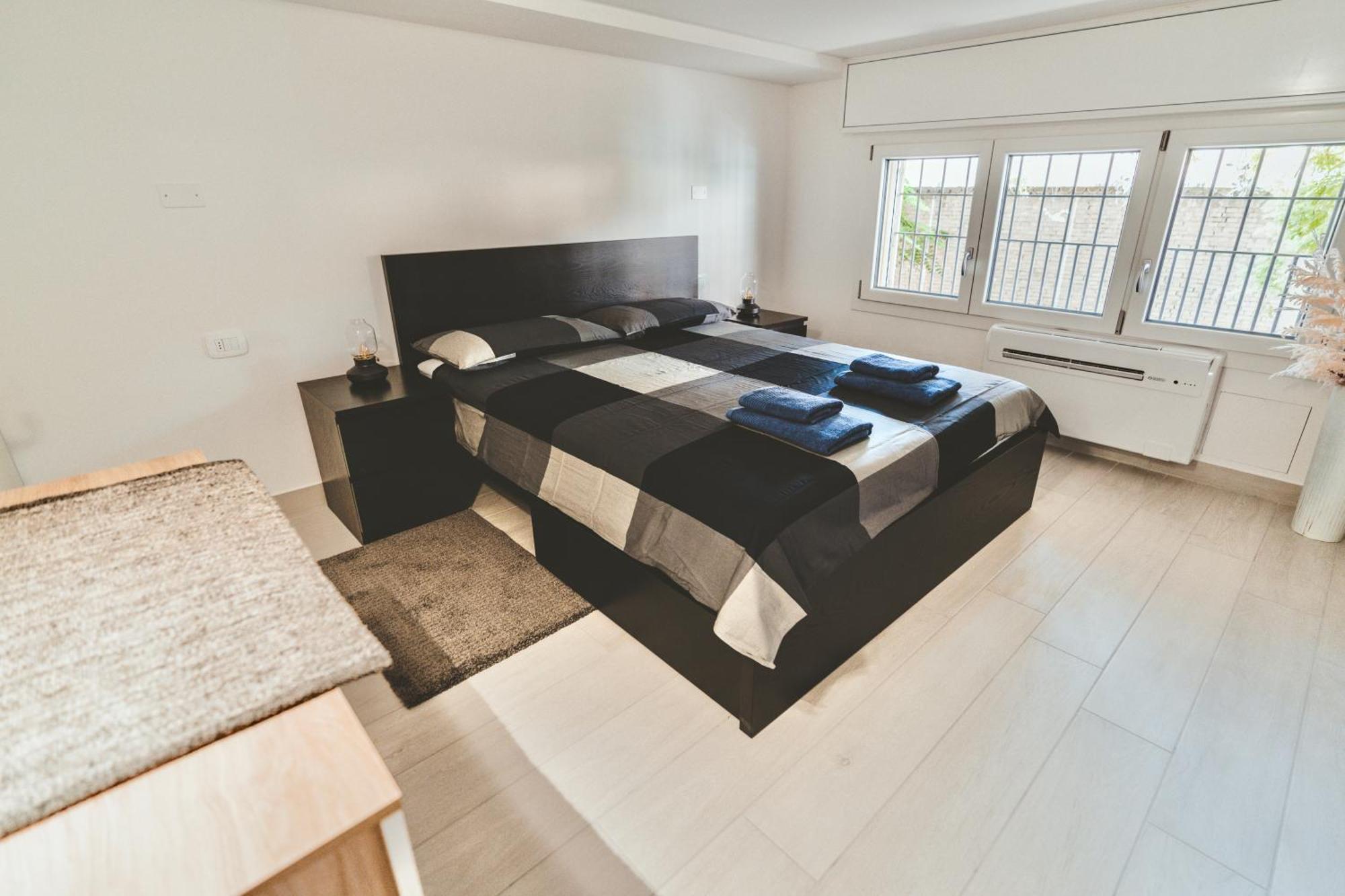 Exclusive Luxury Home With Private Parking 라벤나 외부 사진